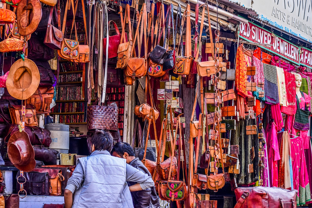 最新女装店铺装修指南，打造时尚舒适购物体验