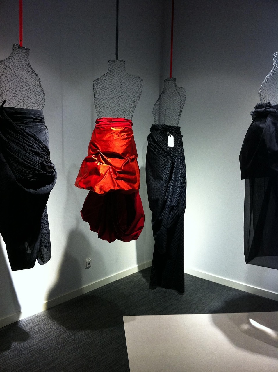 吴宣仪最新礼服风采展现